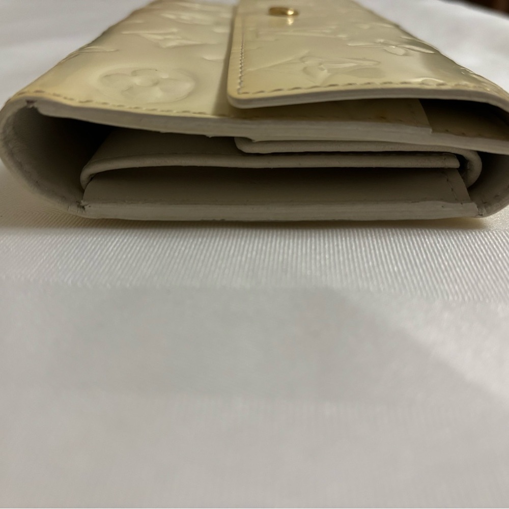 Louis Vuitton Ivory monogram Vernis International Wallet - Picture 4 of 11